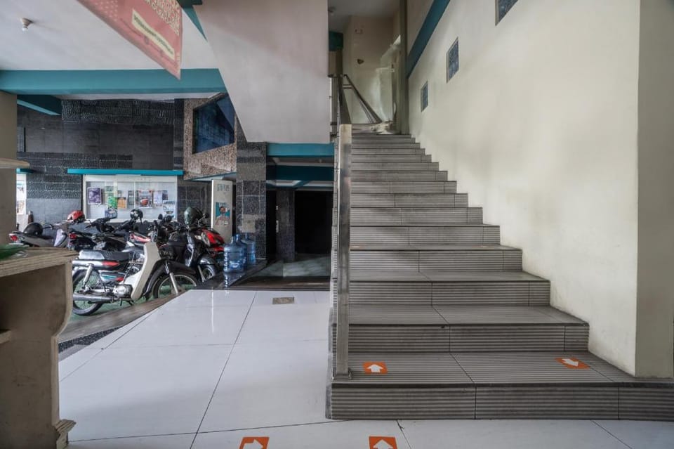 OYO 93863 Dv Homestay Syariah Genteng Hotel in Surabaya