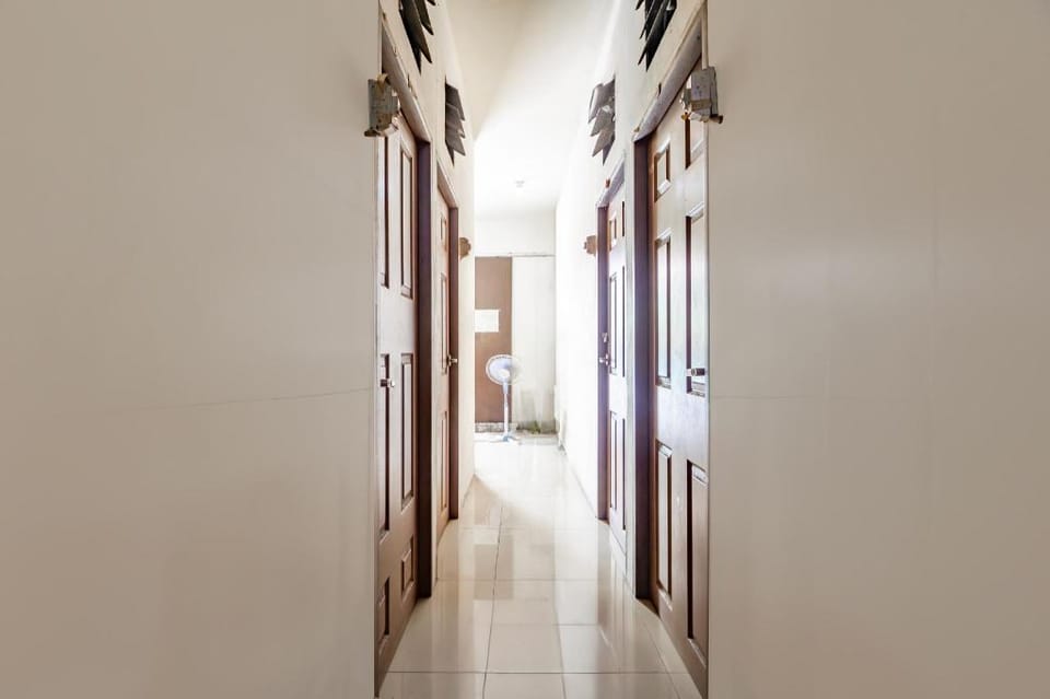 OYO 93863 Dv Homestay Syariah Genteng Hotel in Surabaya