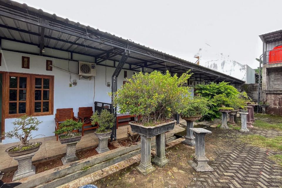 RedDoorz Syariah near RS Bhayangkara Nganjuk Hotel in East Java