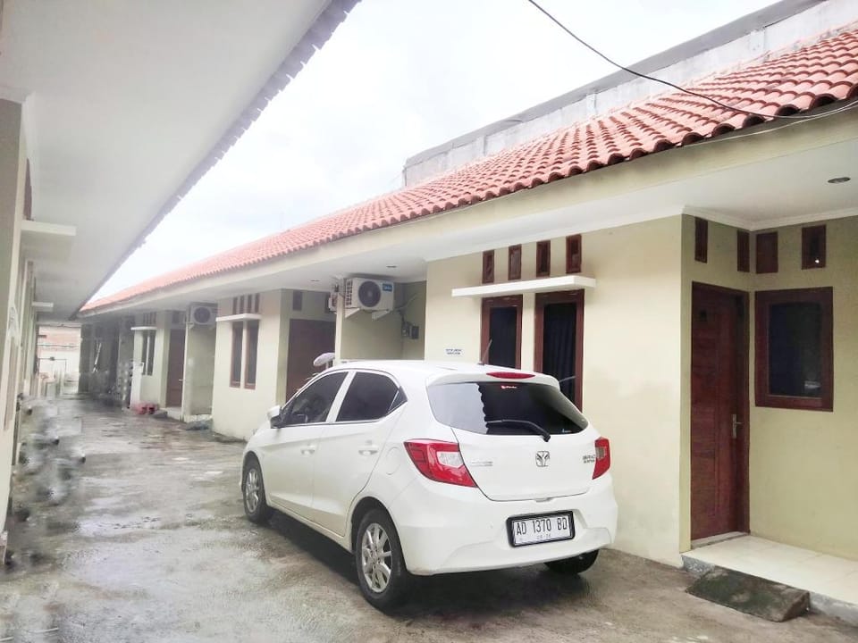 Wisma Mutiara near Alun Alun Demak Mitra RedDoorz Hotel in Indonesia