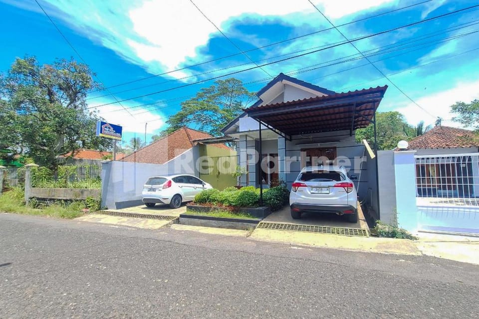 Vins Homestay Kroya Mitra RedDoorz Hotel in Indonesia