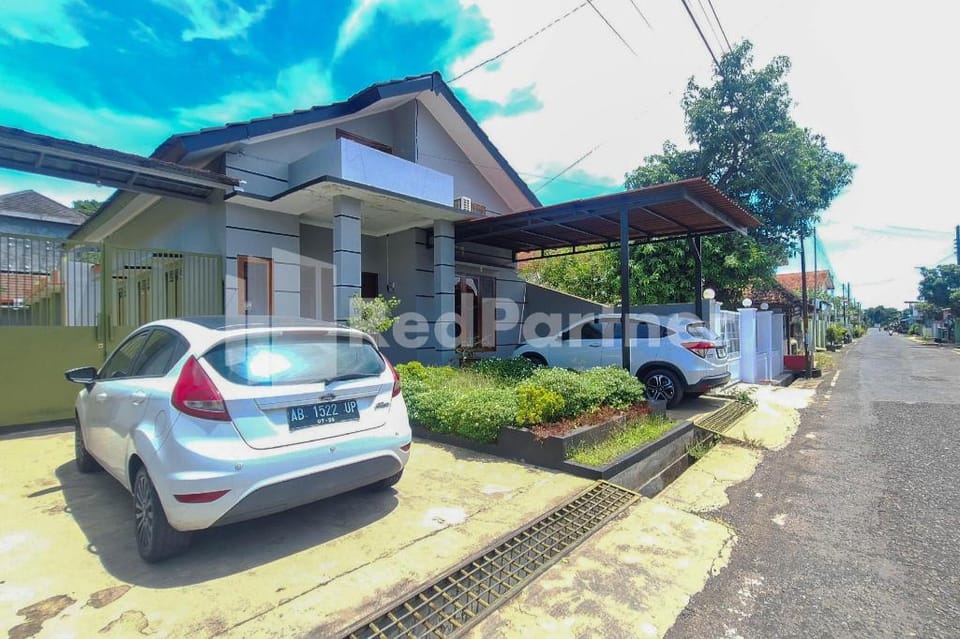 Vins Homestay Kroya Mitra RedDoorz Hotel in Indonesia