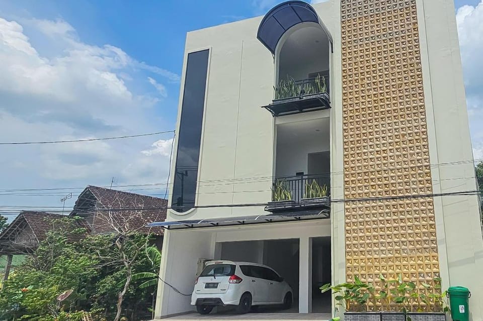 Hotel Buana Express RedPartner Hotel in East Java