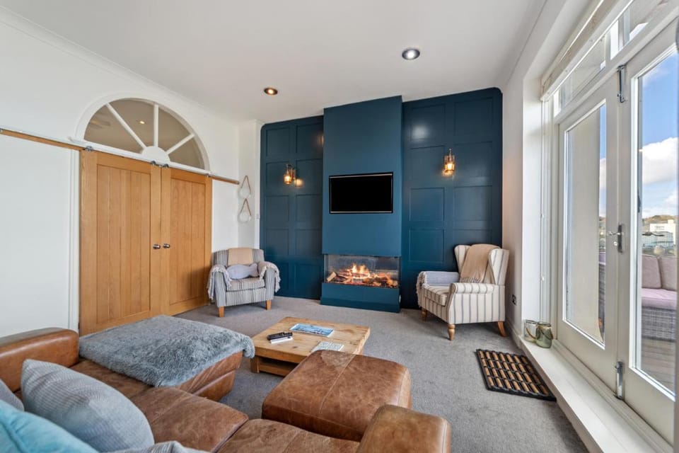 Royal Victoria Court 11 - Sea and Harbour Views Apartment in Wales