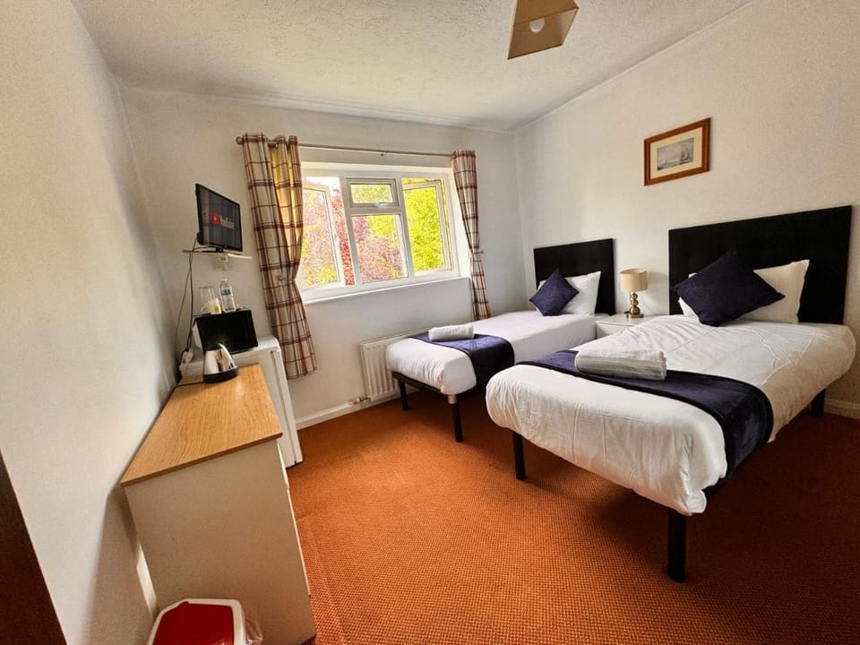 High Trees Guest House Gatwick Bed and Breakfast in Horley