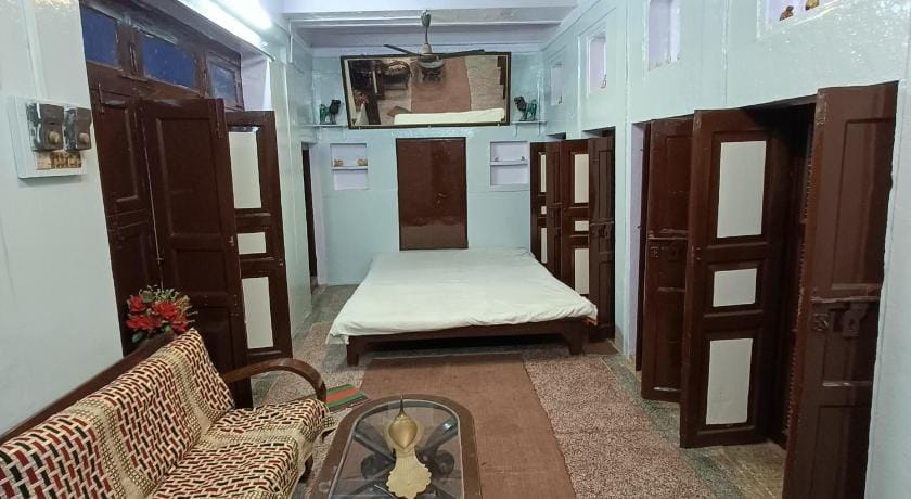 Feel Aesthetic Kashi Home Stay Bed and Breakfast in Varanasi
