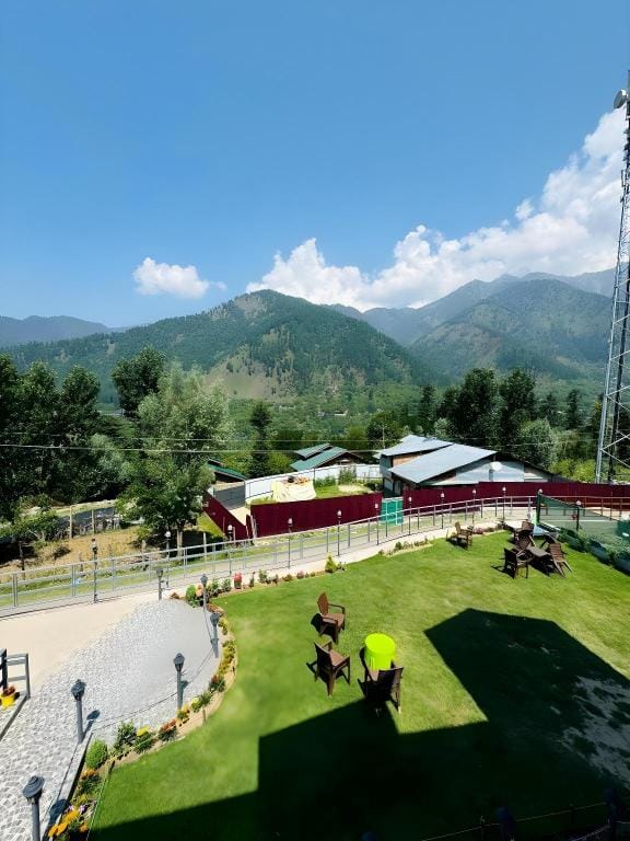 Frosty Mountain Resort Hotel in India