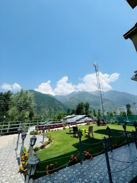 Frosty Mountain Resort Hotel in India