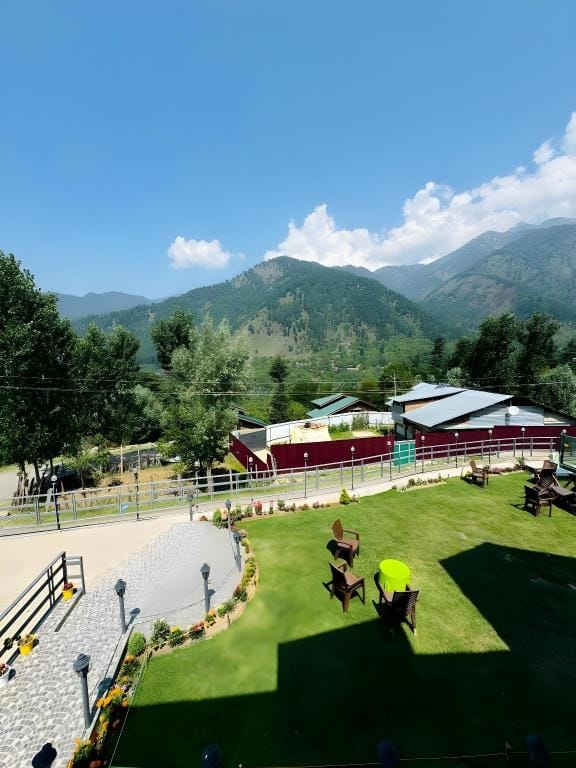 Frosty Mountain Resort Hotel in India