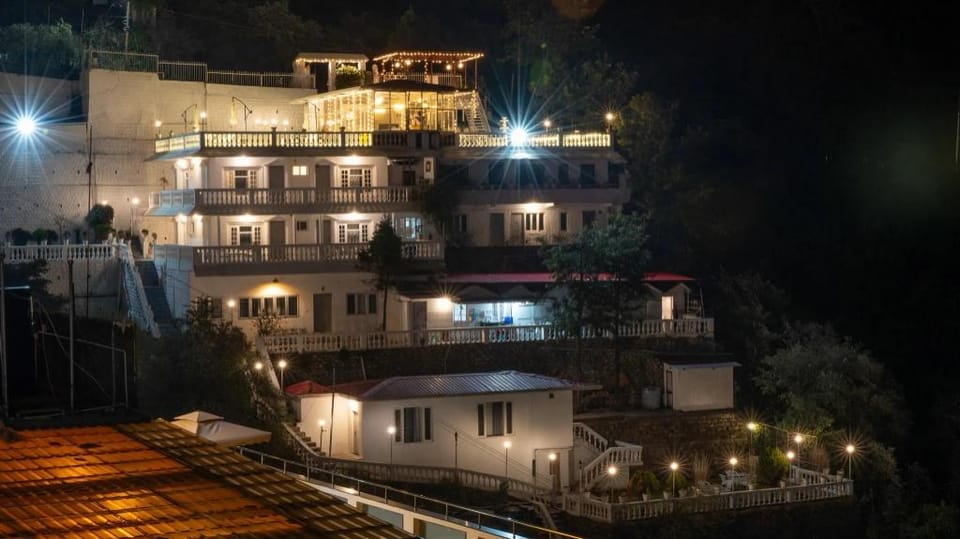 Blue Mountain White House Hotel, Mussoorie Hotel in Uttarakhand