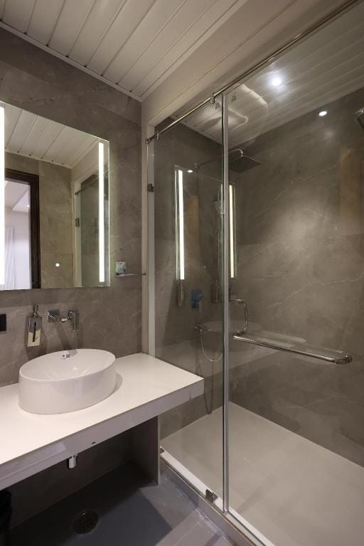 THE SRM CRYSTAL Hotel in Nepal