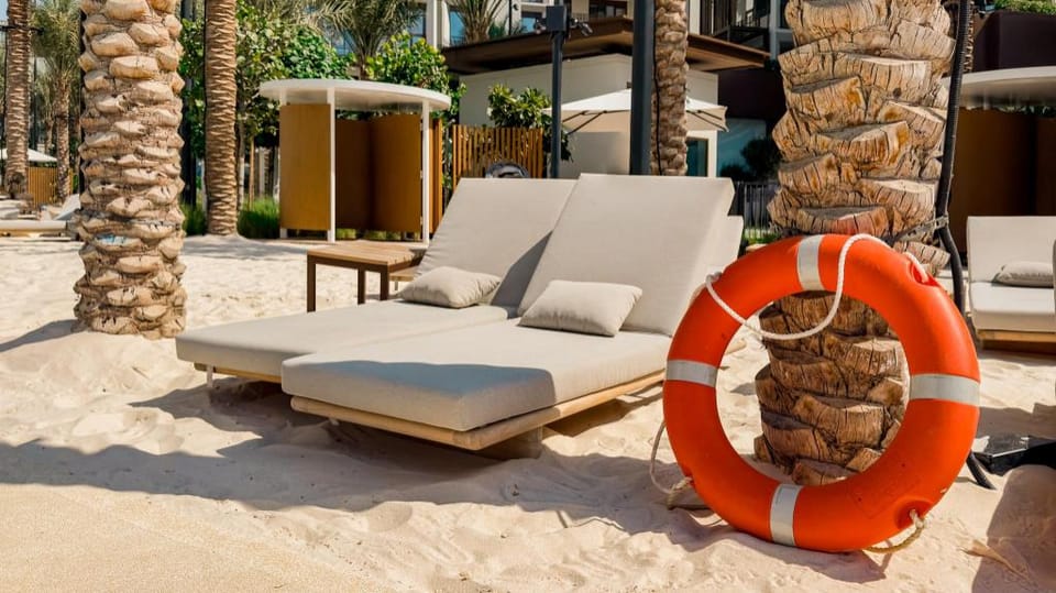 SettlerHomes - Surf - Pool View Apartment in Dubai