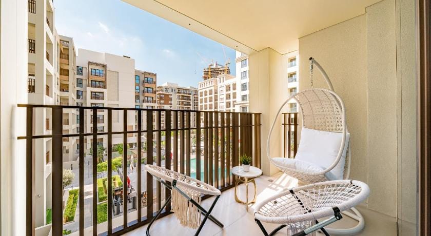 SettlerHomes - Surf - Pool View Apartment in Dubai