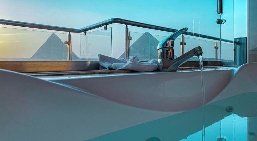 Pharaonic Pyramids Inn & jacuzzi Hotel in Egypt