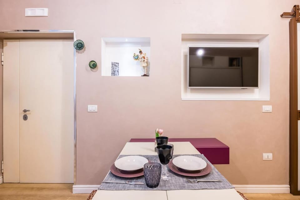 Toledo Warm Renovated Studio Apartment in Naples