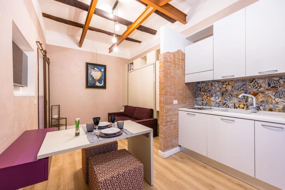Toledo Warm Renovated Studio Apartment in Naples