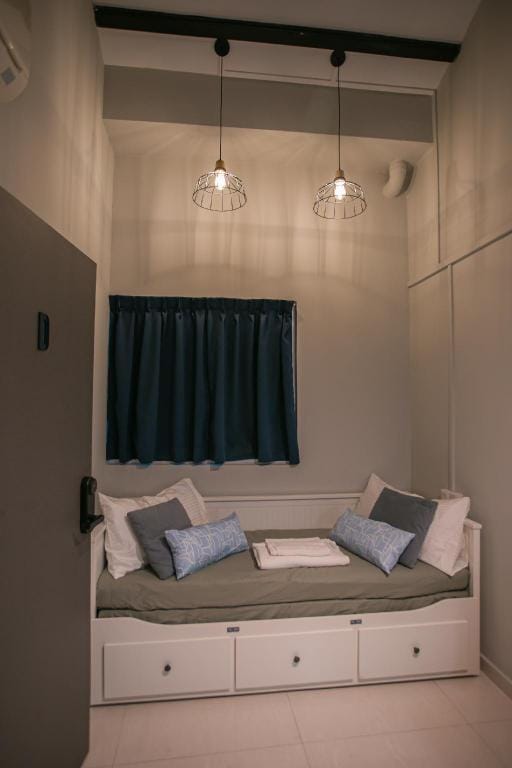 Bluewaters Collab Quarters Hostel in Singapore