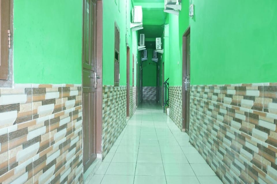 OYO 93875 Tifar House Near Lapangan Raja-raja Hotel in Indonesia