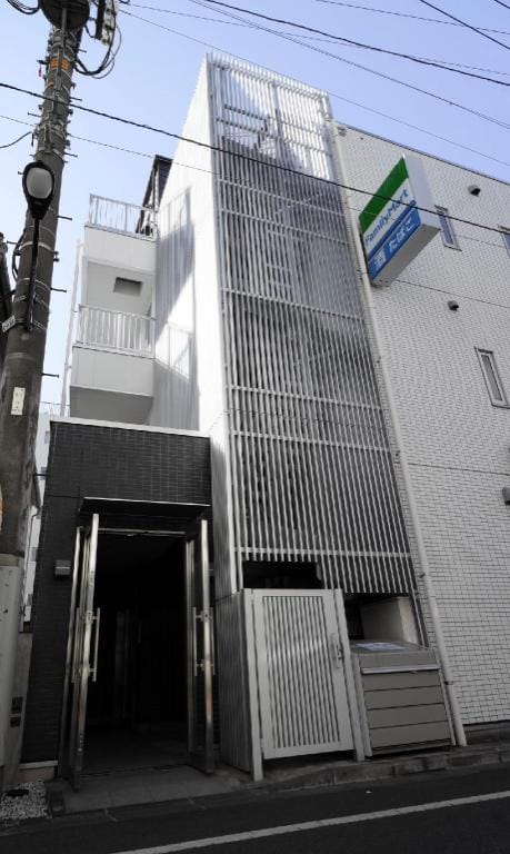 B｜池袋駅まで4分｜新宿・銀座直通｜最寄駅徒歩1分｜新築202｜1Fコンビニ Vacation rental in Japan