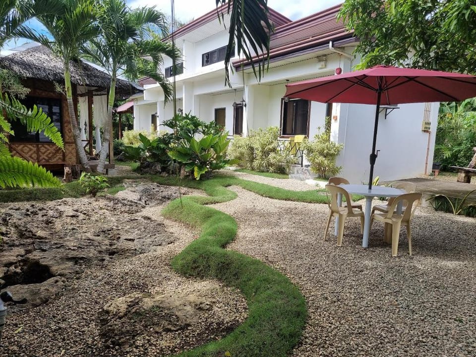 Mannah Garden Staycation Place Inn in Panglao