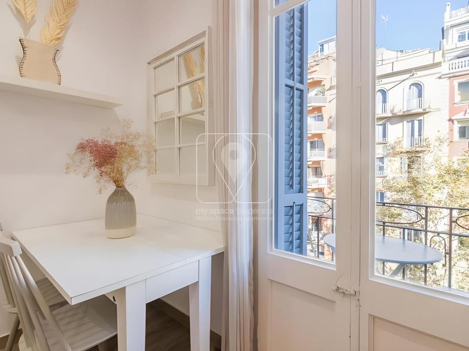 Gharming 2-bedroom apartment in Sagrada Familia Apartment in Barcelona