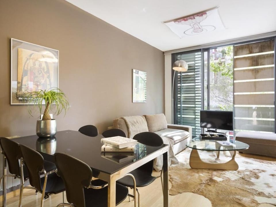 Flat for 8 w/shared pool near the beach :Born Area Apartment in Barcelona