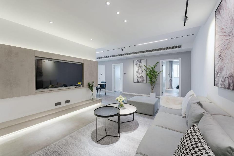 中山公园温馨三房公寓 2个卫生间 带浴缸 落地窗 Apartment in Shanghai