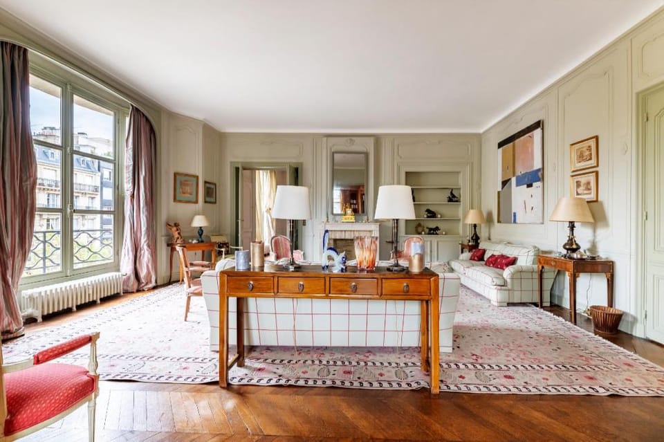 Luxury Home - Tour Eiffel/Invalides Apartment in Paris