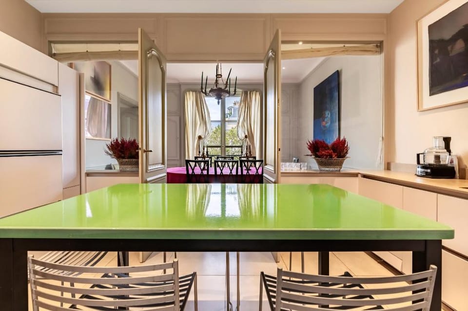 Luxury Home - Tour Eiffel/Invalides Apartment in Paris
