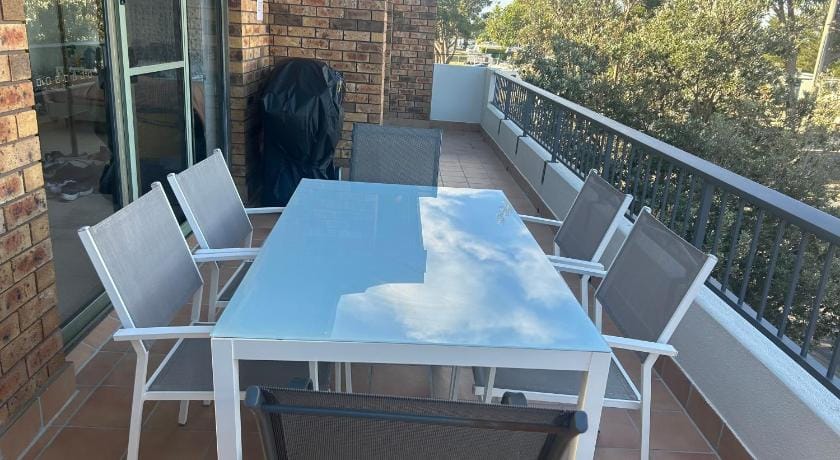 Bright, beautiful, spacious penthouse apartment  Apartment in Hawks Nest