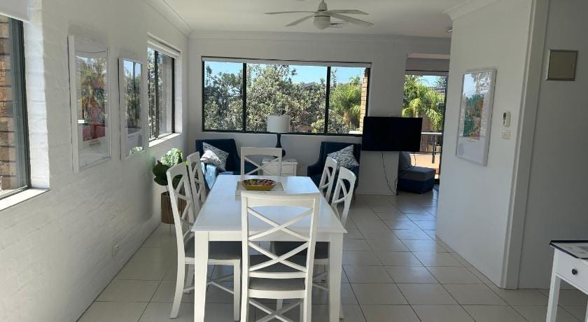 Bright, beautiful, spacious penthouse apartment  Apartment in Hawks Nest