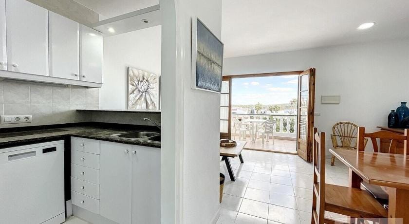 Roca Fornells, Apartamento en Ses Salines con piscina SS22 Apartment in Balearic Islands