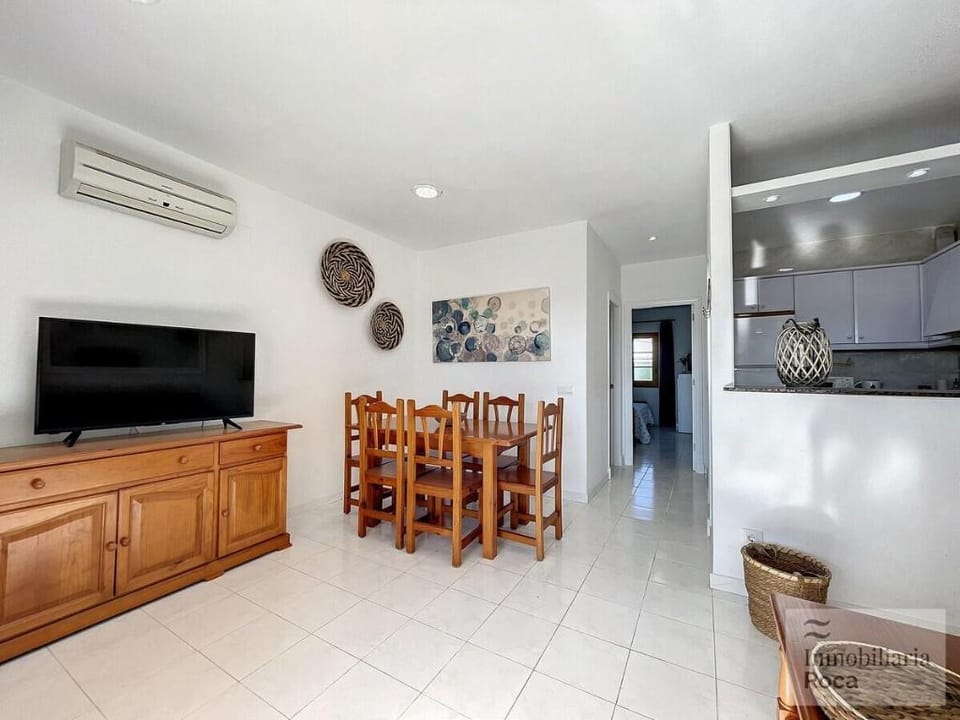 Roca Fornells, Apartamento en Ses Salines con Piscina SS24 Apartment in Balearic Islands
