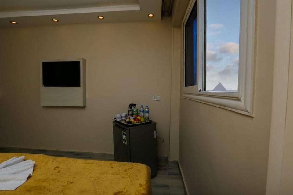 Luxury Jacuzzi Room at Veuns Pyramids Inn Vacation rental in Egypt