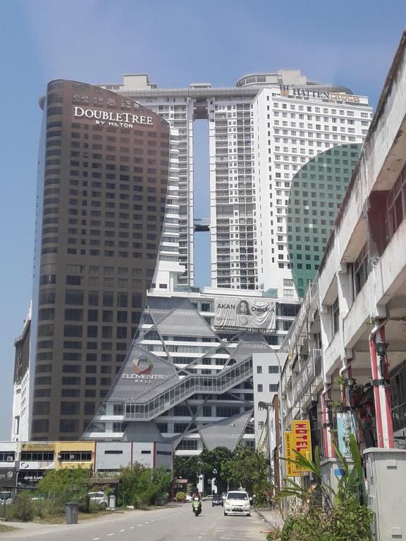 Bleisure Seaview B28 3BR – Netflix / Parking Apartment in Malacca