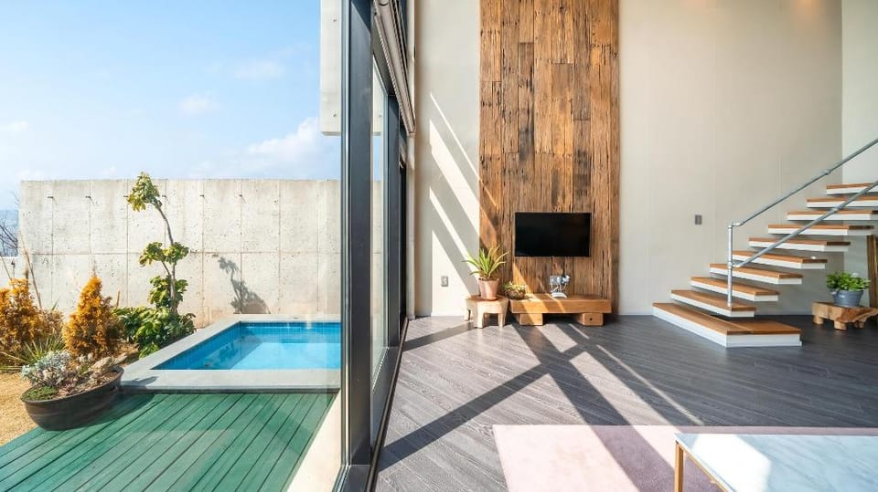 Geojedo Raonhiljo pollvilla Pension Bed and Breakfast in South Korea