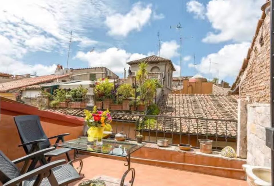 Piazza Navona Terrace Apartment in Rome