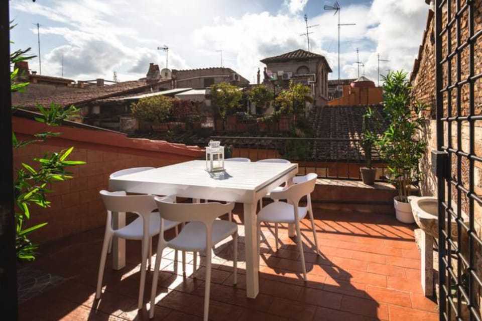 Piazza Navona Terrace Apartment in Rome