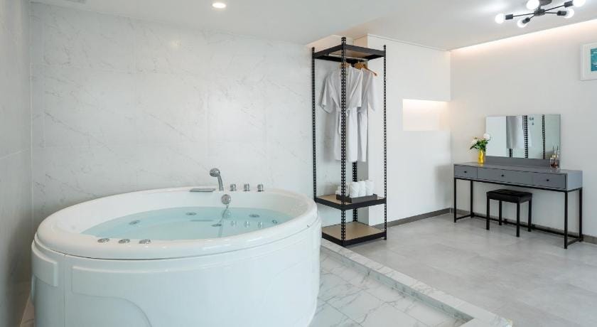 Ganghwado Lafamilia Pension Bed and Breakfast in Gyeonggi-do