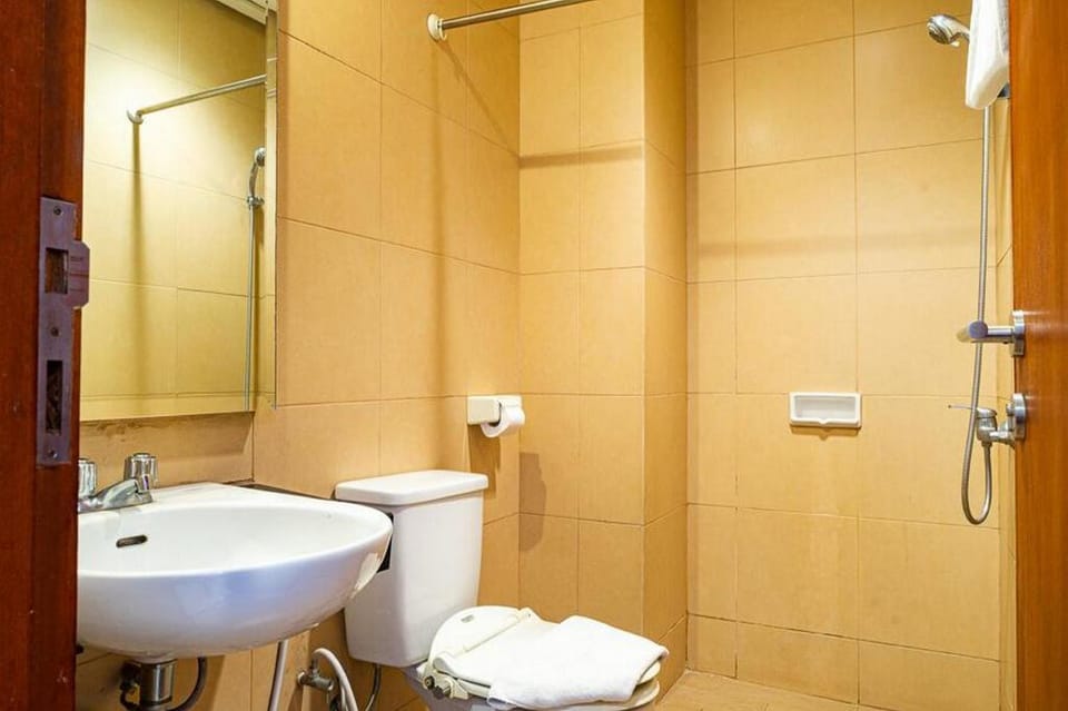 RedDoorz Plus @ Blue Pacific Blok M Hotel in South Jakarta City