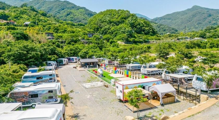 Jirisan Forest Caravan Park Bed and Breakfast in South Korea