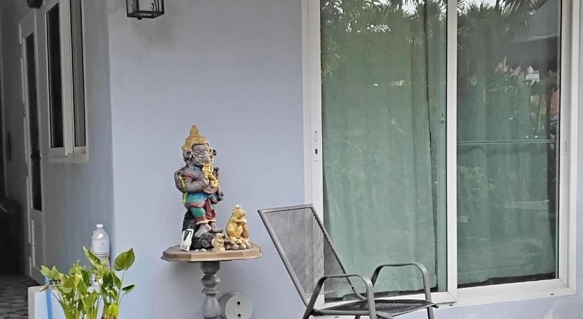 Mango Tree Guestroom with private terrace Bed and Breakfast in Bangkok