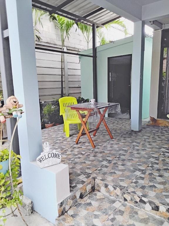 Mango Tree Guestroom with private terrace Bed and Breakfast in Bangkok