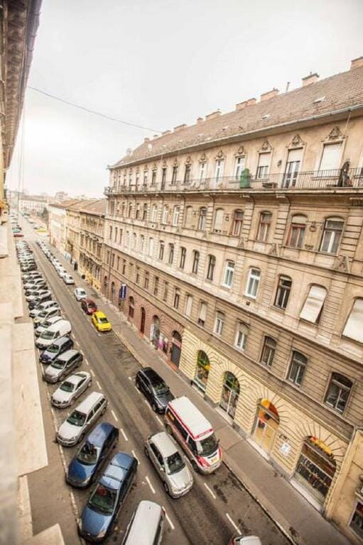 Center Apartment Season Flat for 19 people Apartment in Budapest