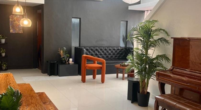 Soho-Style Loft [4BR, Central, Wifi w/ Gameroom] Apartment in Lapu-Lapu City