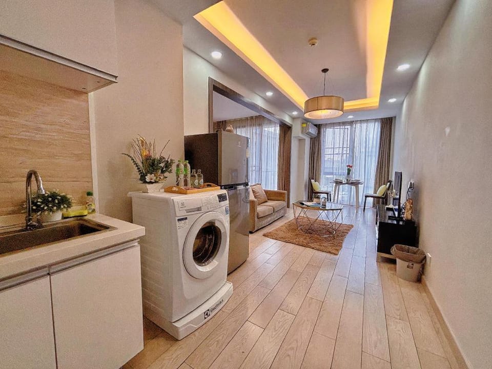 Cozy Room/balcony/Pool/MAYA/Nimman Rd./Parking lot Apartment in Chiang Mai