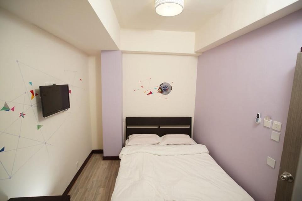 Double Room Next to Jordan MTR Private Bathroom  Apartment in Hong Kong