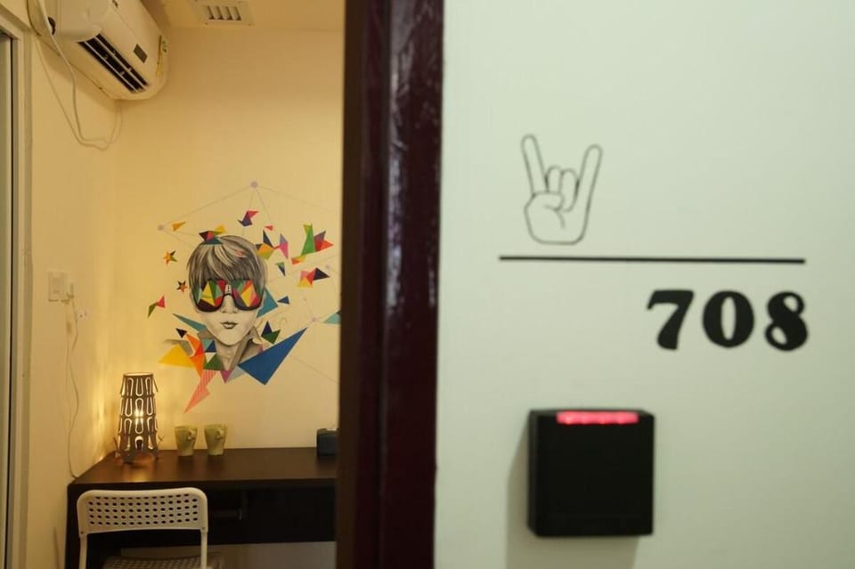 Double Room Next to Jordan MTR Private Bathroom  Apartment in Hong Kong
