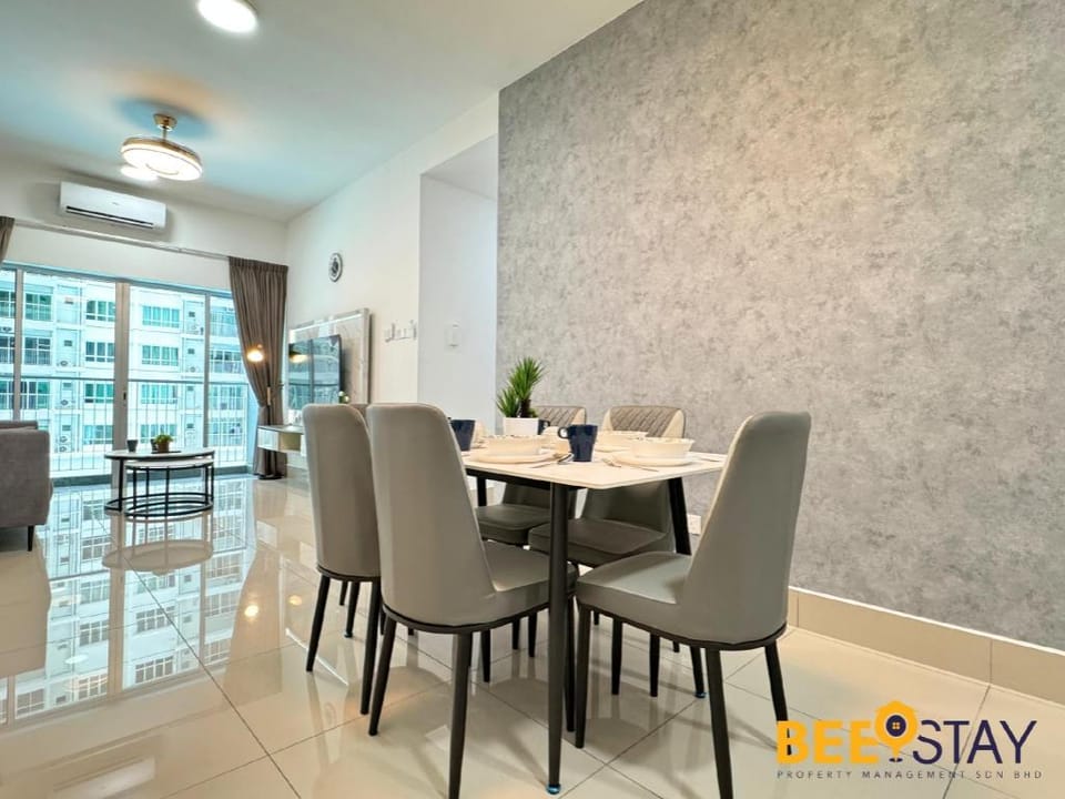 Salak Selatan Pool View with Wifi & Netflix 4PAX Apartment in Federal Territory of Kuala Lumpur