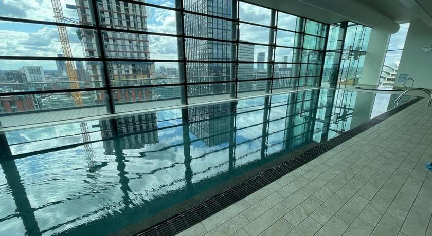 Amazing Skyline Views 3BR Duplex Apartment in Manchester